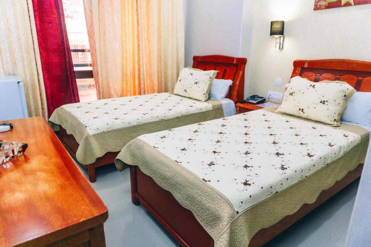 Tétouan Hotel Atenas מראה חיצוני תמונה